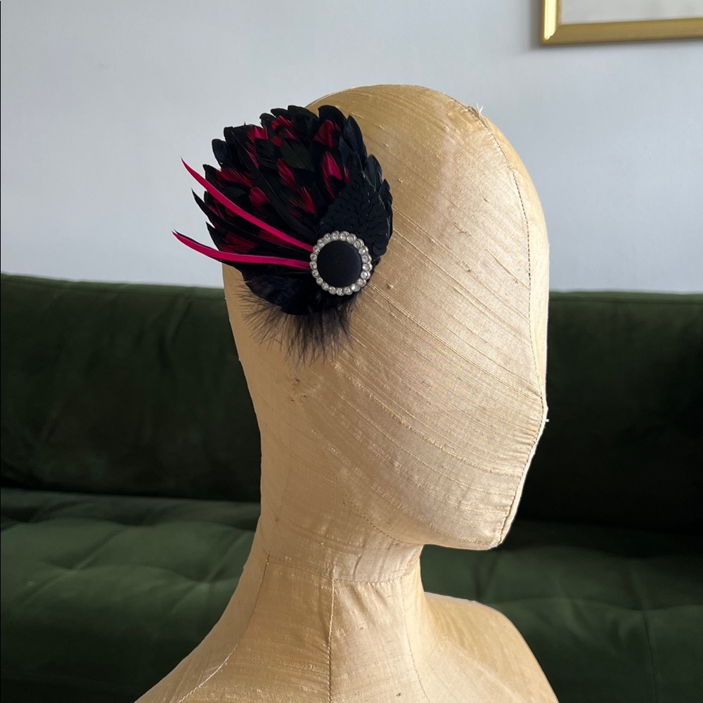 FEATHER FASCINATOR TEA PARTY PINK AND BLACK HAIR ACCESSORY